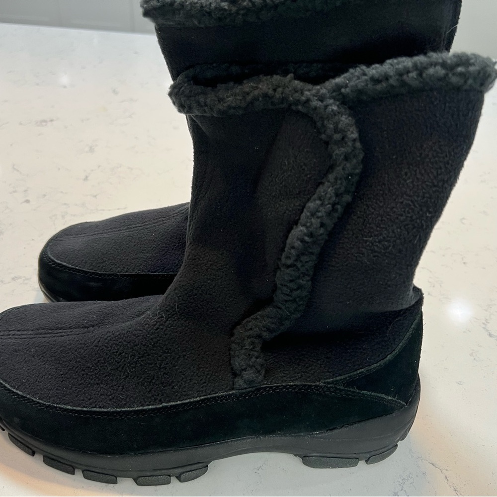 Lands End winter boots in black Sherpa.